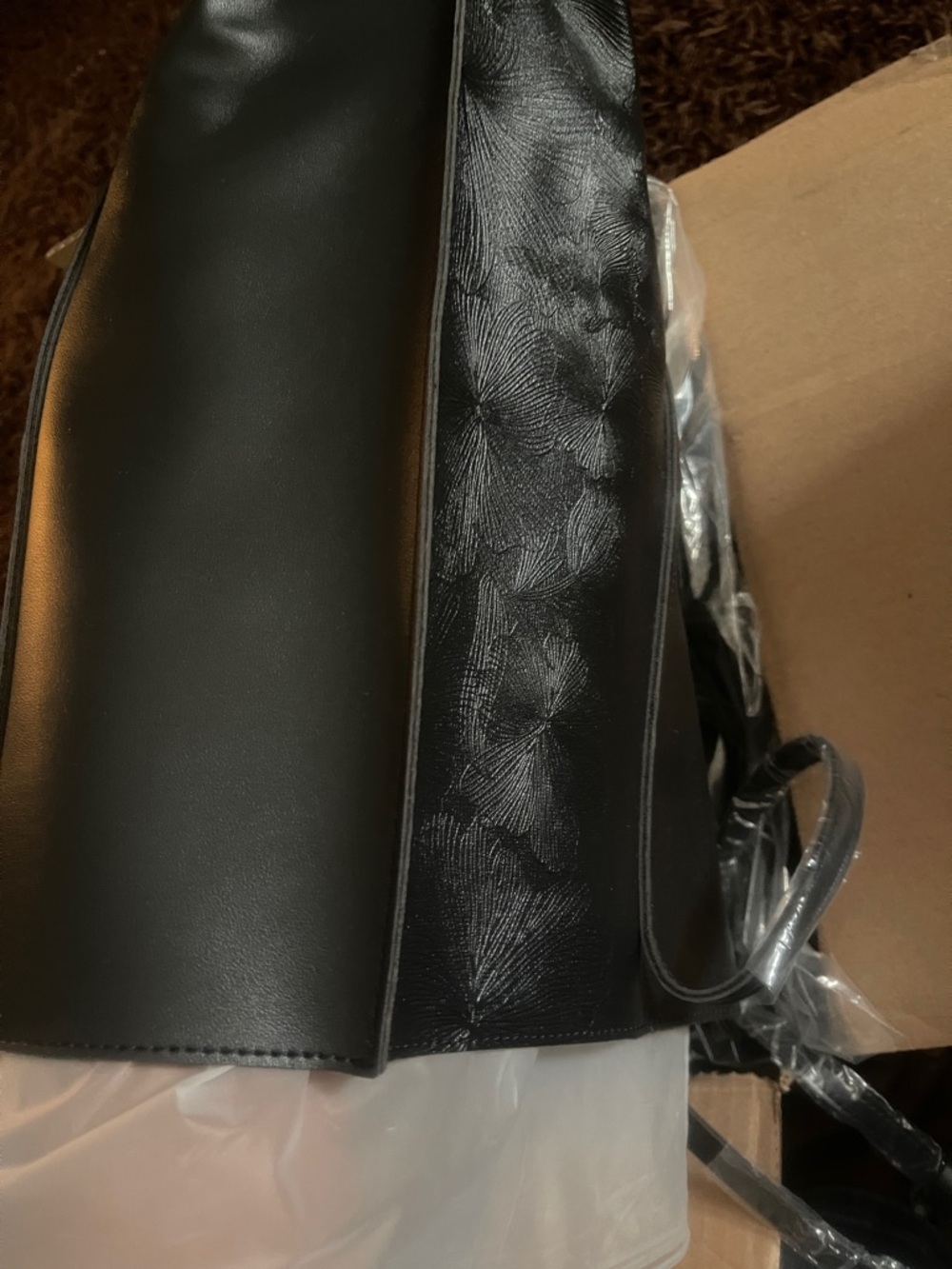 Mellow World Sadie Reversible Black Tote Bag with Structured Design - Picture 9 of 11